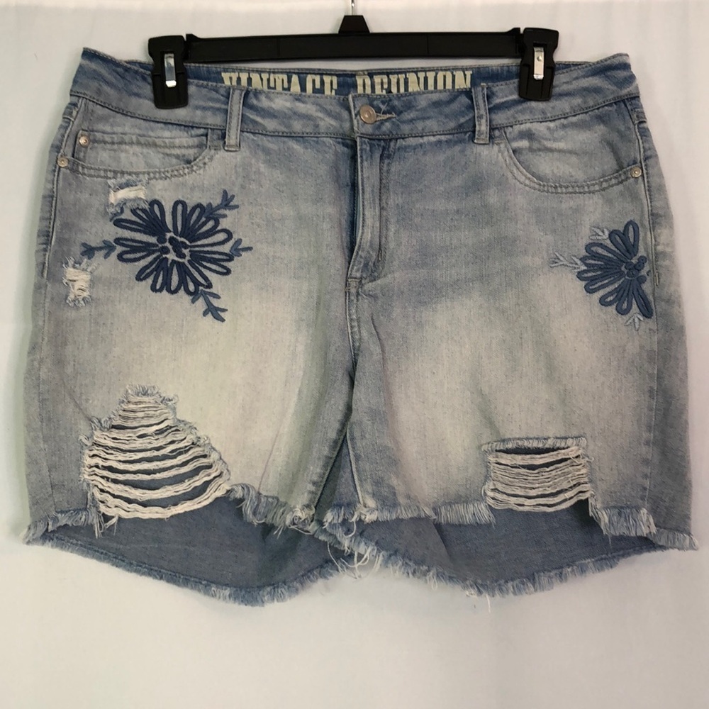 Vintage Reunion By Rewash Embroidered Five Pocket Jean Short Size 18